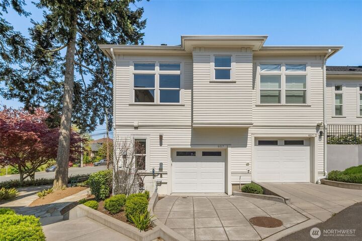 Property Photo: 957 W McGraw Street 1 WA 98119