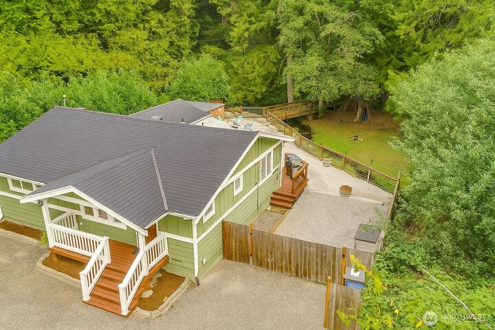 Property Photo:  19320  176th Avenue NE  WA 98072 