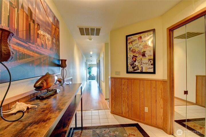 Property Photo:  2411  Skyline Way 103  WA 98221 