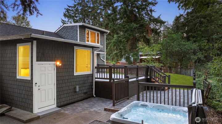 Property Photo: 13128 SE 95th Way WA 98056
