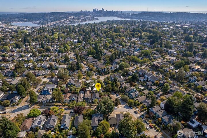 Property Photo: 5412 Kensington Place N WA 98103