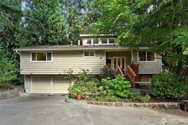 17876  29th Avenue NE  Lake Forest Park WA 98155 photo