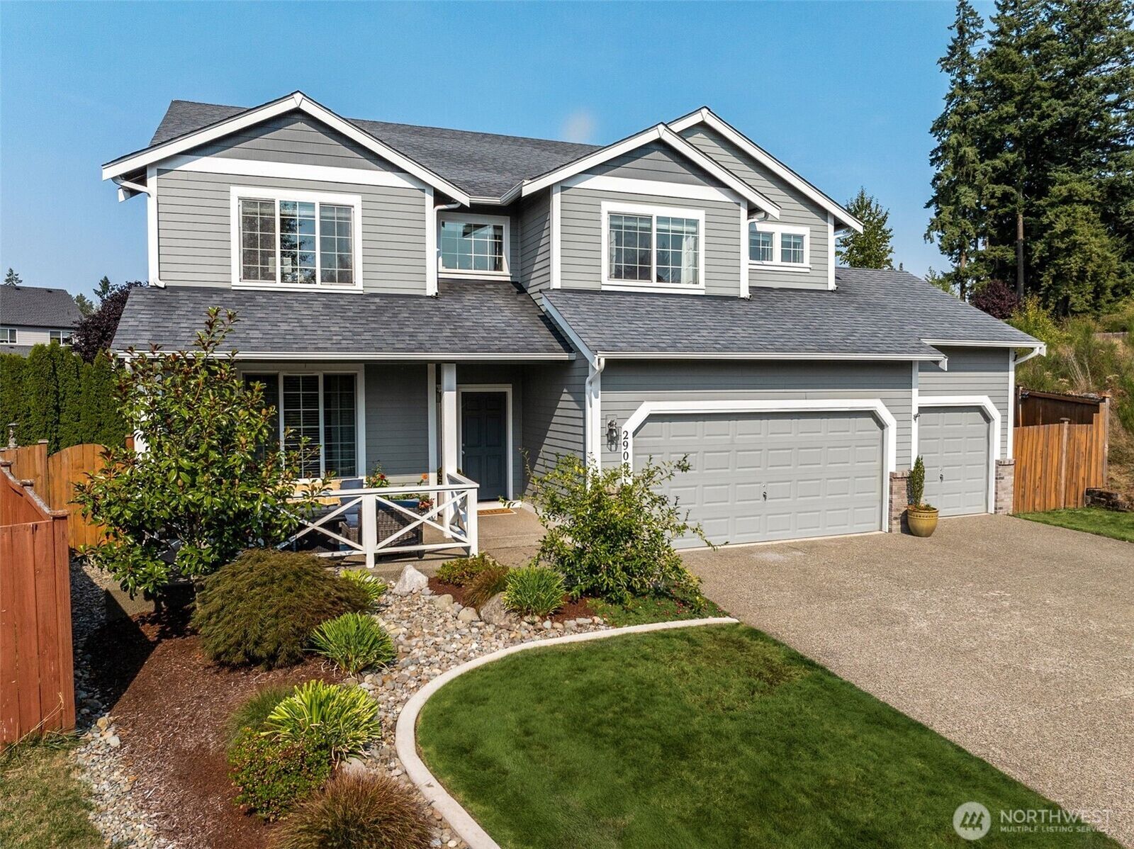 Property Photo:  2909  65th Street SE  WA 98092 