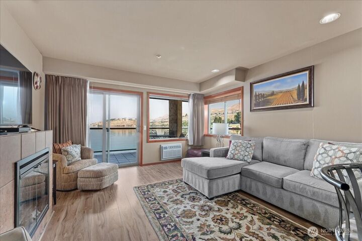 Property Photo:  322 W Woodin Avenue 528  WA 98816 