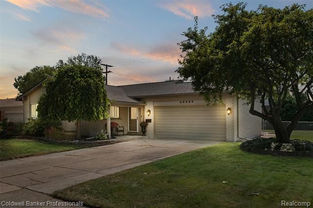 Property Photo:  38393 Lyndon Street  MI 48154 