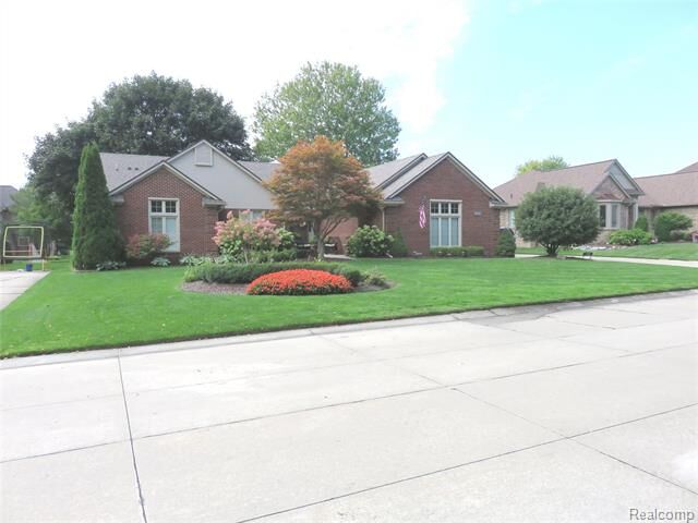 Property Photo:  2322 Regency Hills Drive  MI 48316 