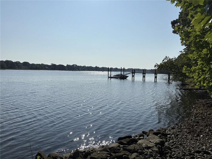 351 County Road  Barrington RI 02806 photo