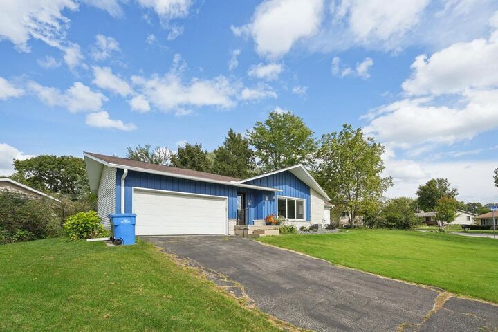 Property Photo:  1305 Riverview Lane  WI 53094 