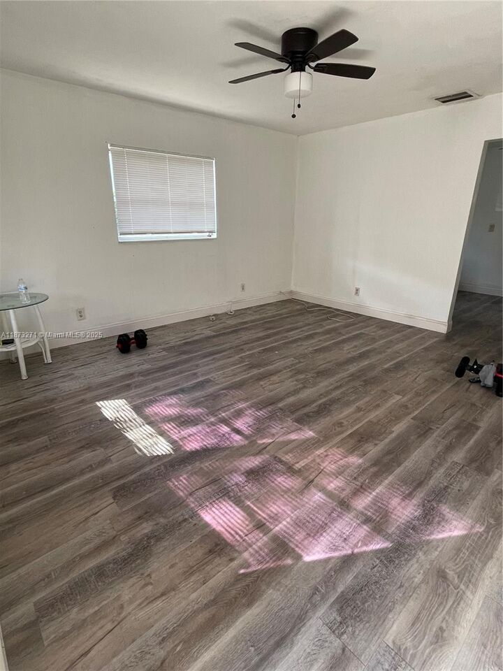 Property Photo: 1091 SW 32nd Ct E-W FL 33315