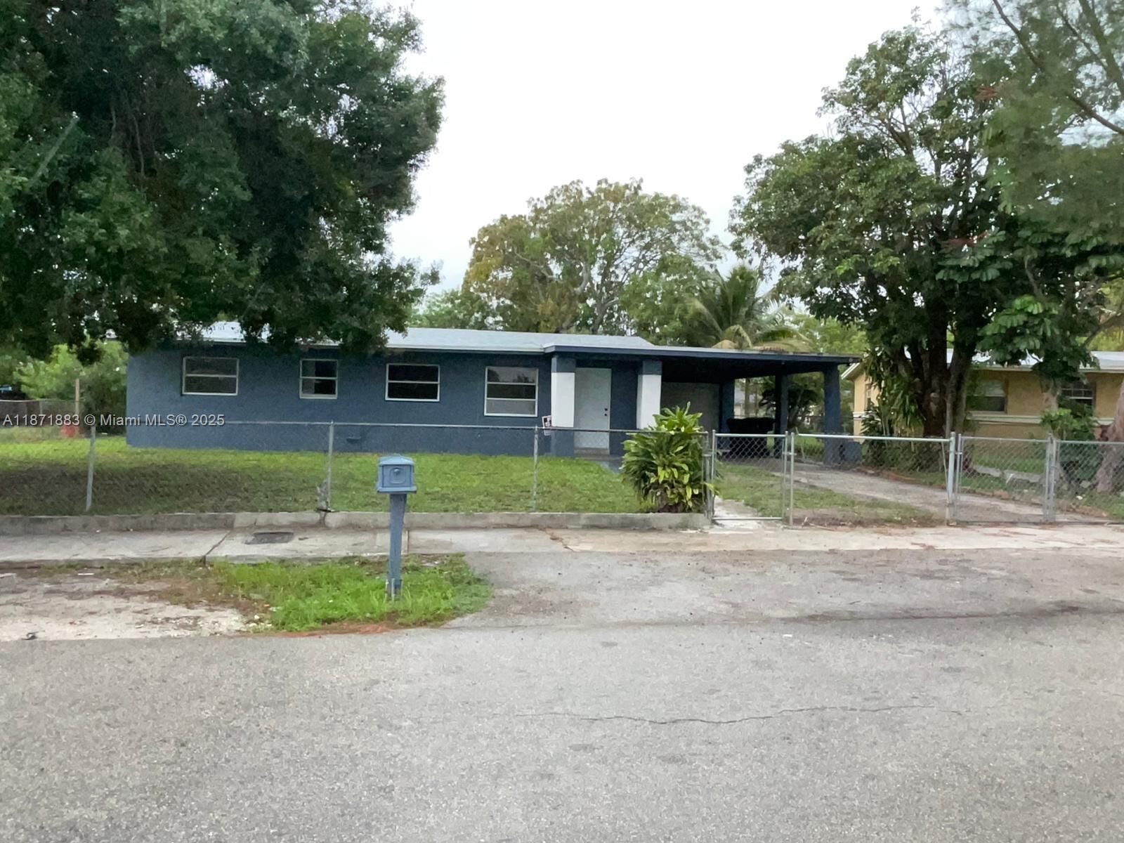 Property Photo:  1604 NW 15th Ct  FL 33311 