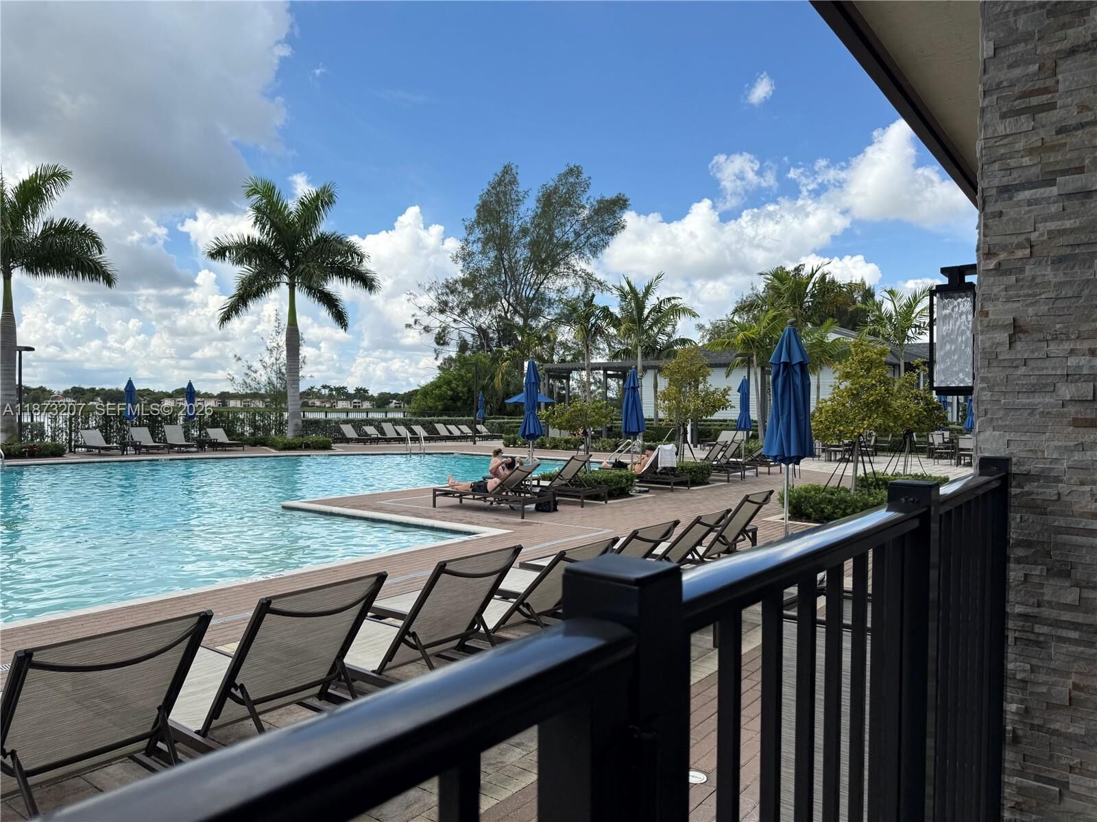 Property Photo:  607 NE 208th Ter 607  FL 33179 