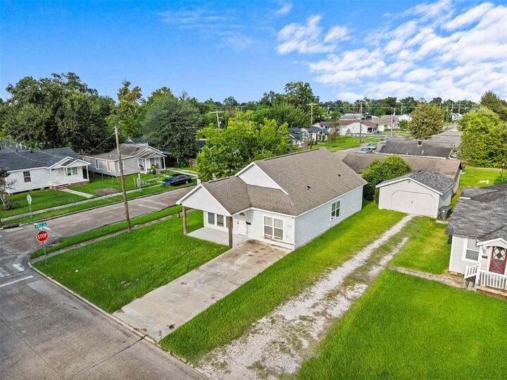 Property Photo:  2719 Center Street  LA 70601 
