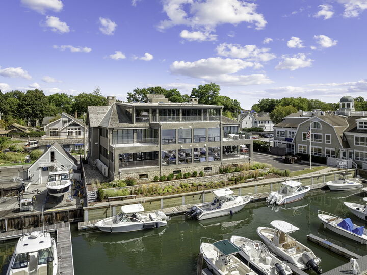 Property Photo:  111 Rowayton Avenue 302  CT 06853 