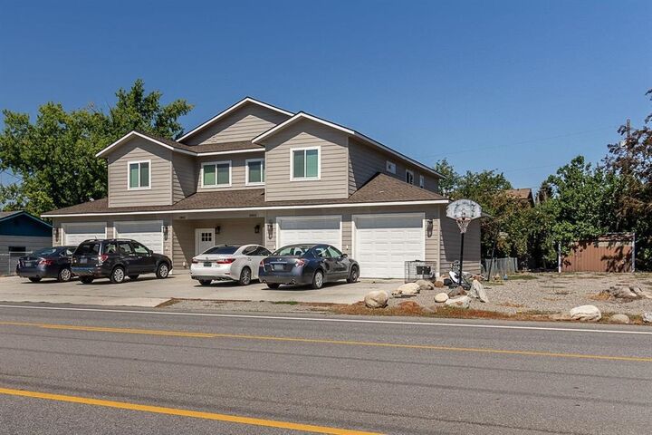 Property Photo: 10811 / 10813 E Mission Ave WA 99216