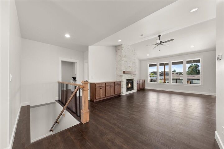 Property Photo:  1420 S Bell Rd  WA 99016 
