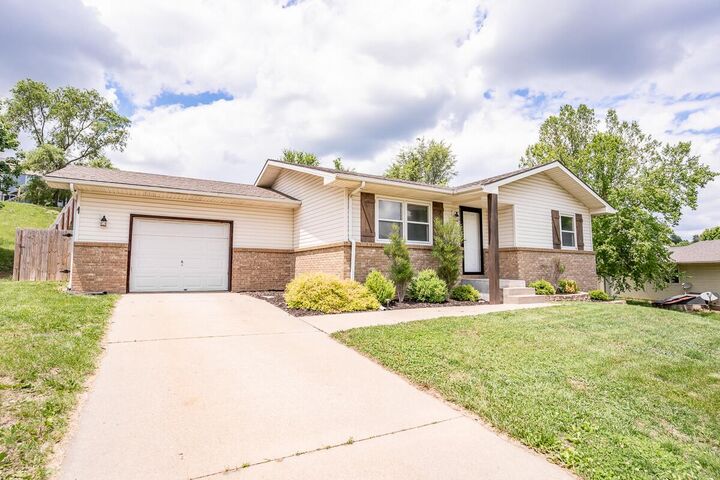 Property Photo:  102 Shamrock  Circle  IA 51534 