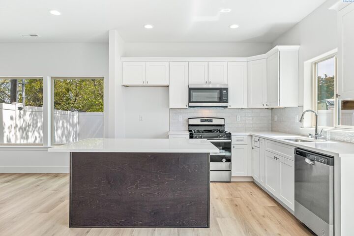 1075 S Underwood Pl  Kennewick WA 99337 photo