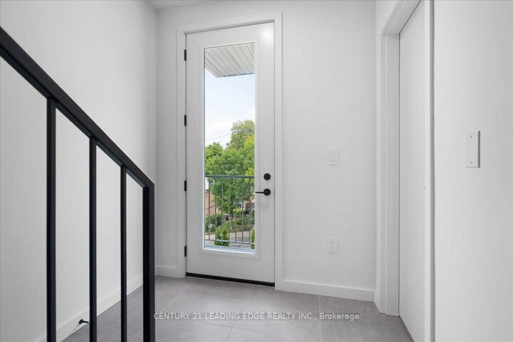 Photo de la propriété:  10 Summit Avenue 4  ON M6E 1X4 