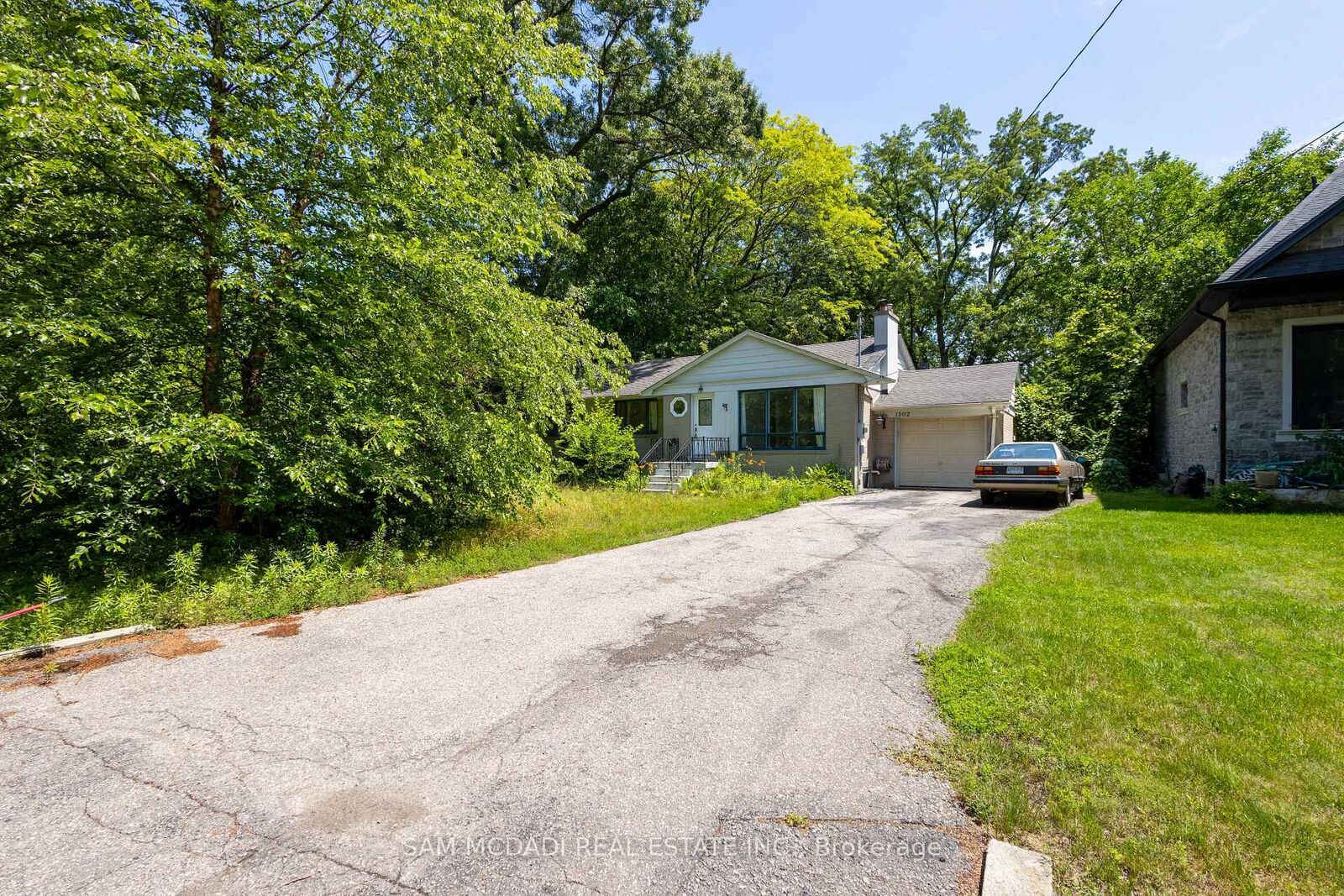 Property Photo: 1302 Martley Drive ON L5H 1N9