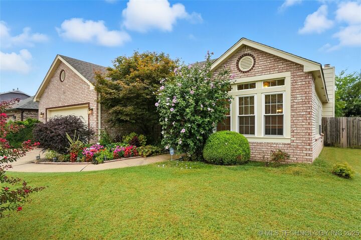 Property Photo: 19802 E 38th Street S OK 74014