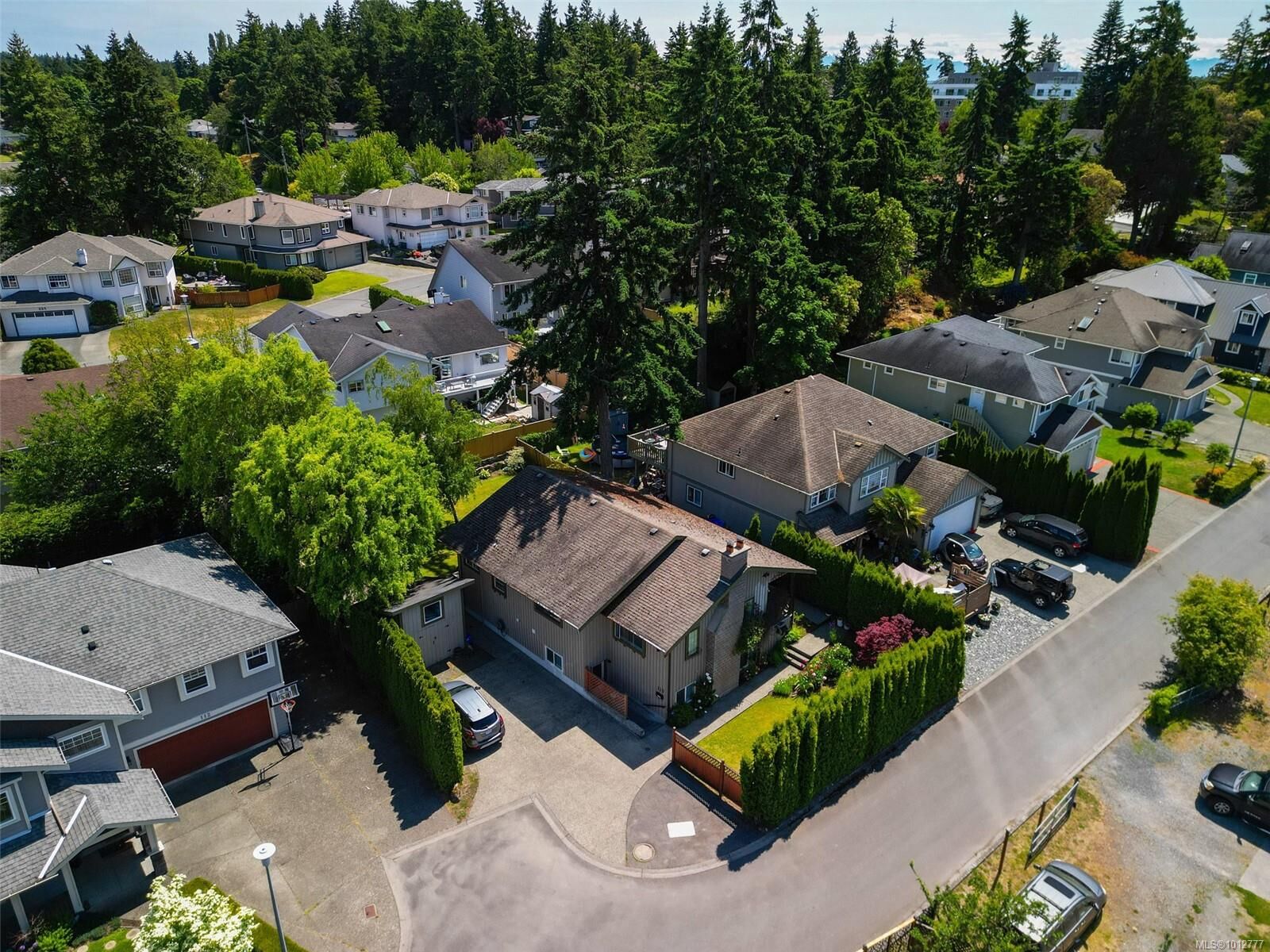 Property Photo: 110 Jedburgh Pl BC V9B 6N7