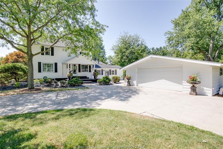 6239 Holden Road — photo 1