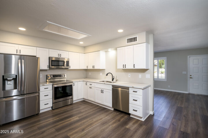 Property Photo: 2064 S Farnsworth Drive 109 AZ 85209