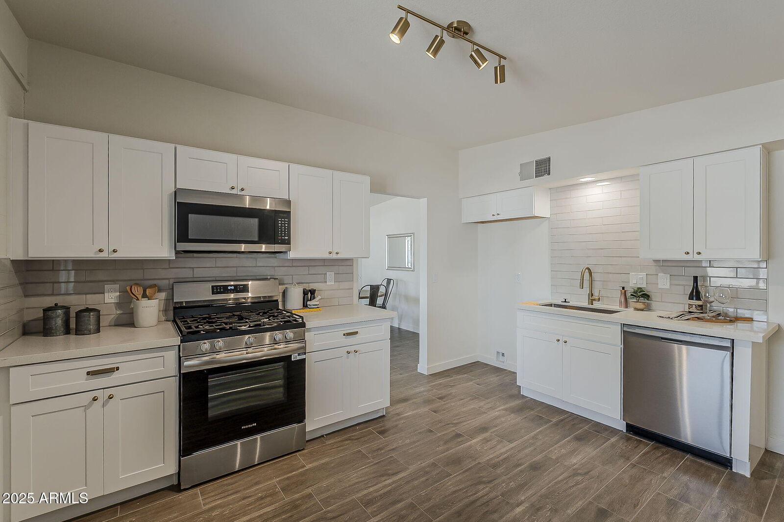 Property Photo: 7139 E Arcadia Circle AZ 85208