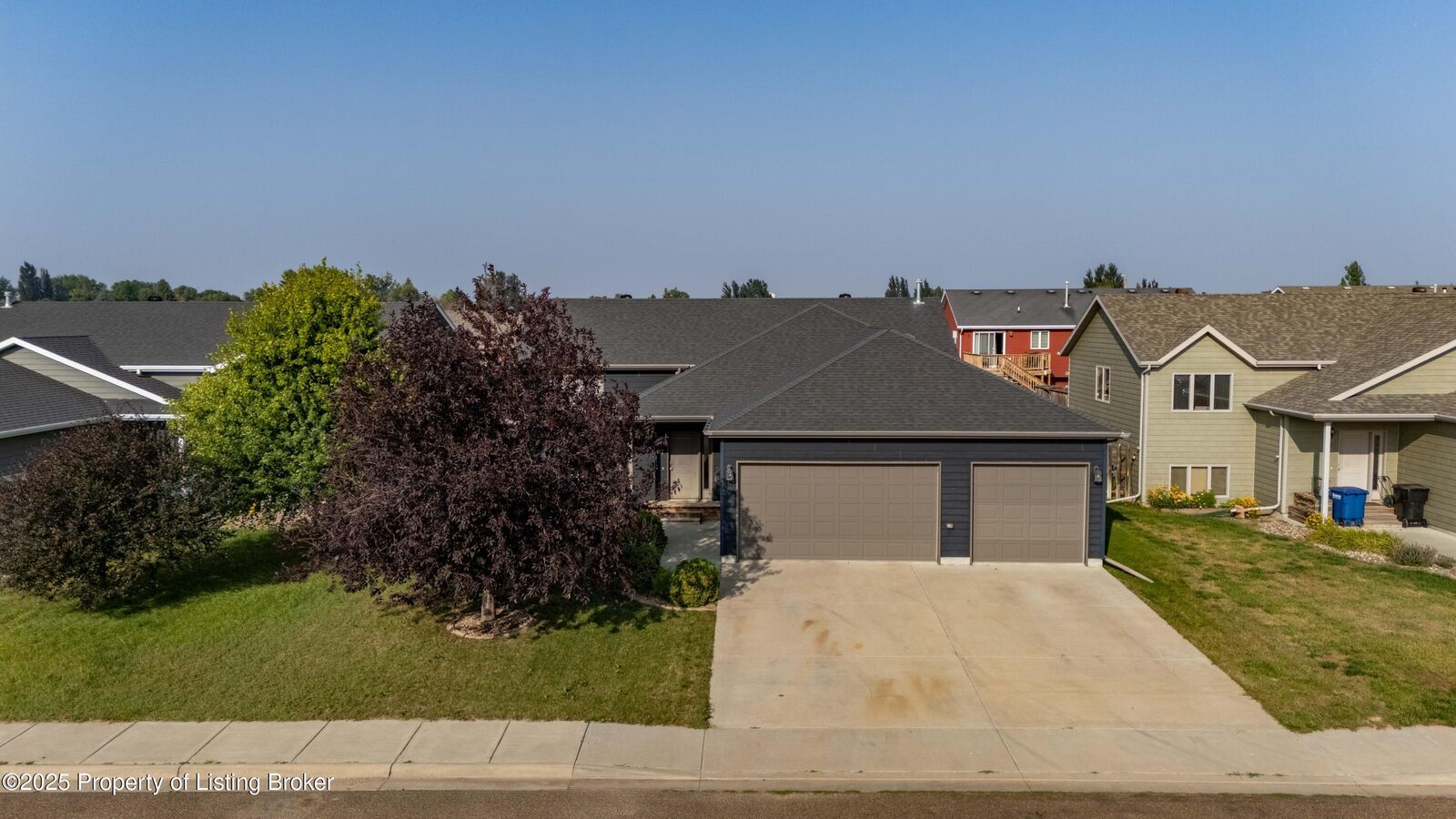 Property Photo:  691 17th Avenue E  ND 58601 