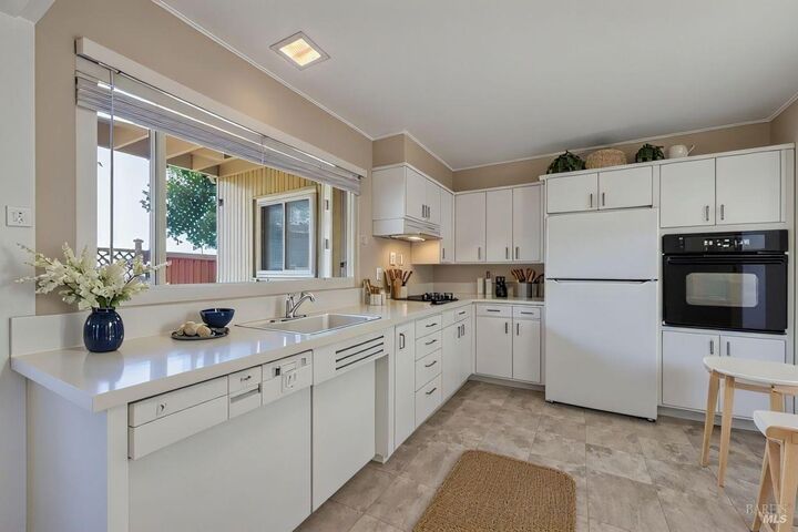 Property Photo:  4 Point San Pedro Road 4  CA 94901 