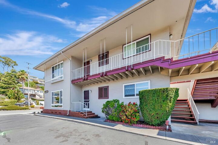 Property Photo:  4 Point San Pedro Road 4  CA 94901 