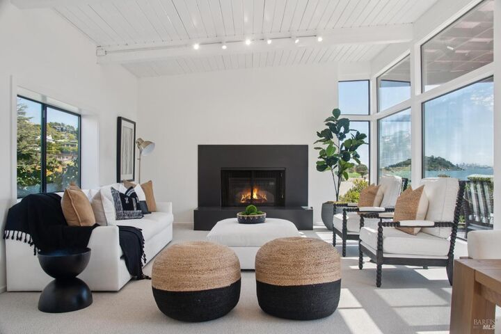 Property Photo:  10 East Terrace  CA 94920 