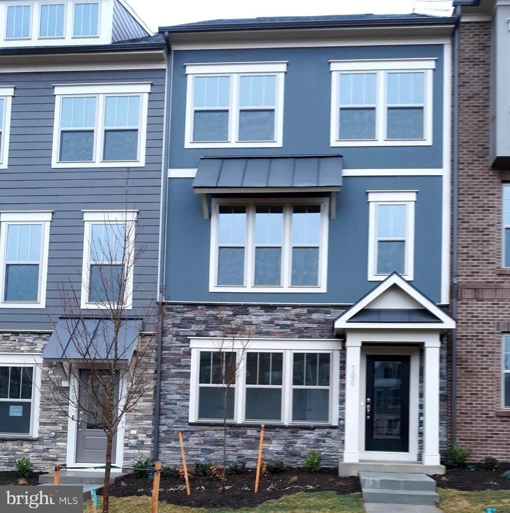 Property Photo: 306 Bodega Terrace SE VA 20175