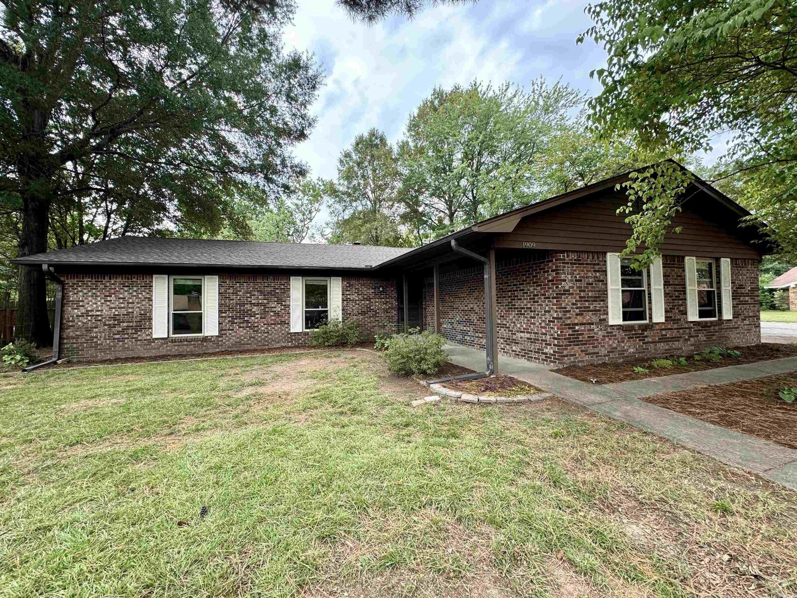 Property Photo: 1909 Creekwood Drive AR 72032