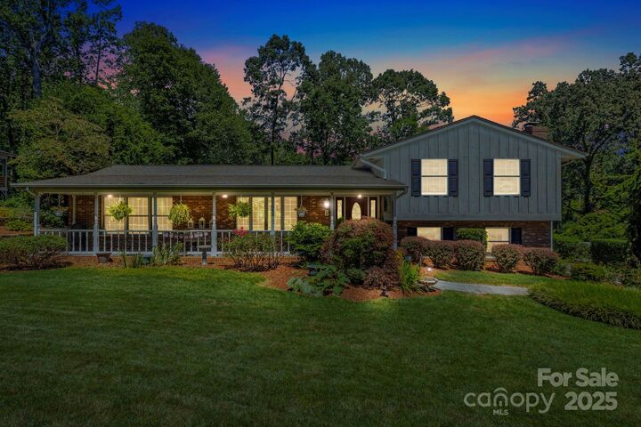 8 English Place  Candler NC 28715 photo