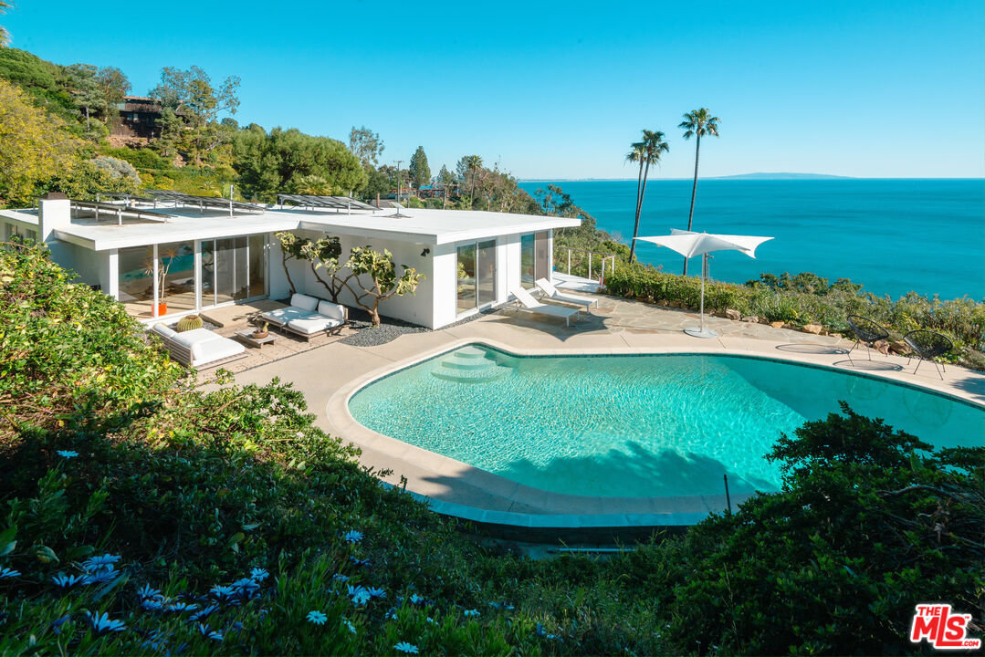 Property Photo:  20647 Seaboard Rd  CA 90265 