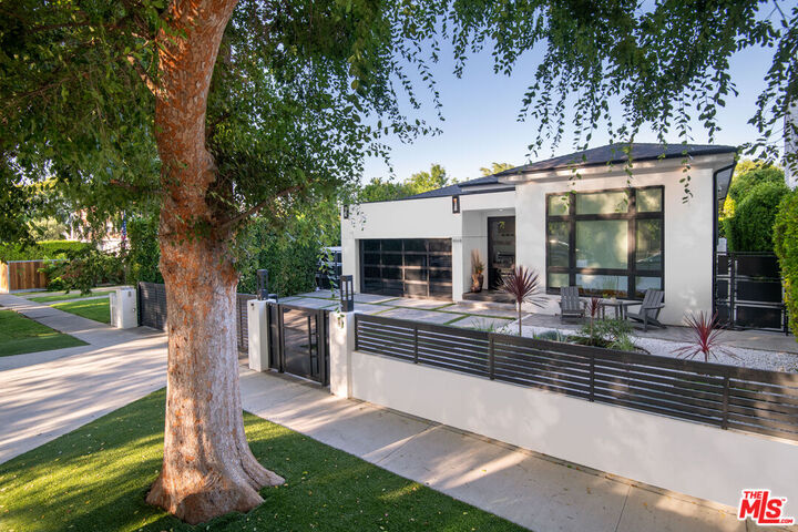 Property Photo: 4664 Lemona Ave CA 91403