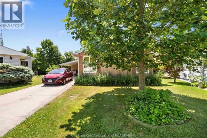 Photo de la propriété: 22220 Charing Cross Road 52 ON N7M 5V8