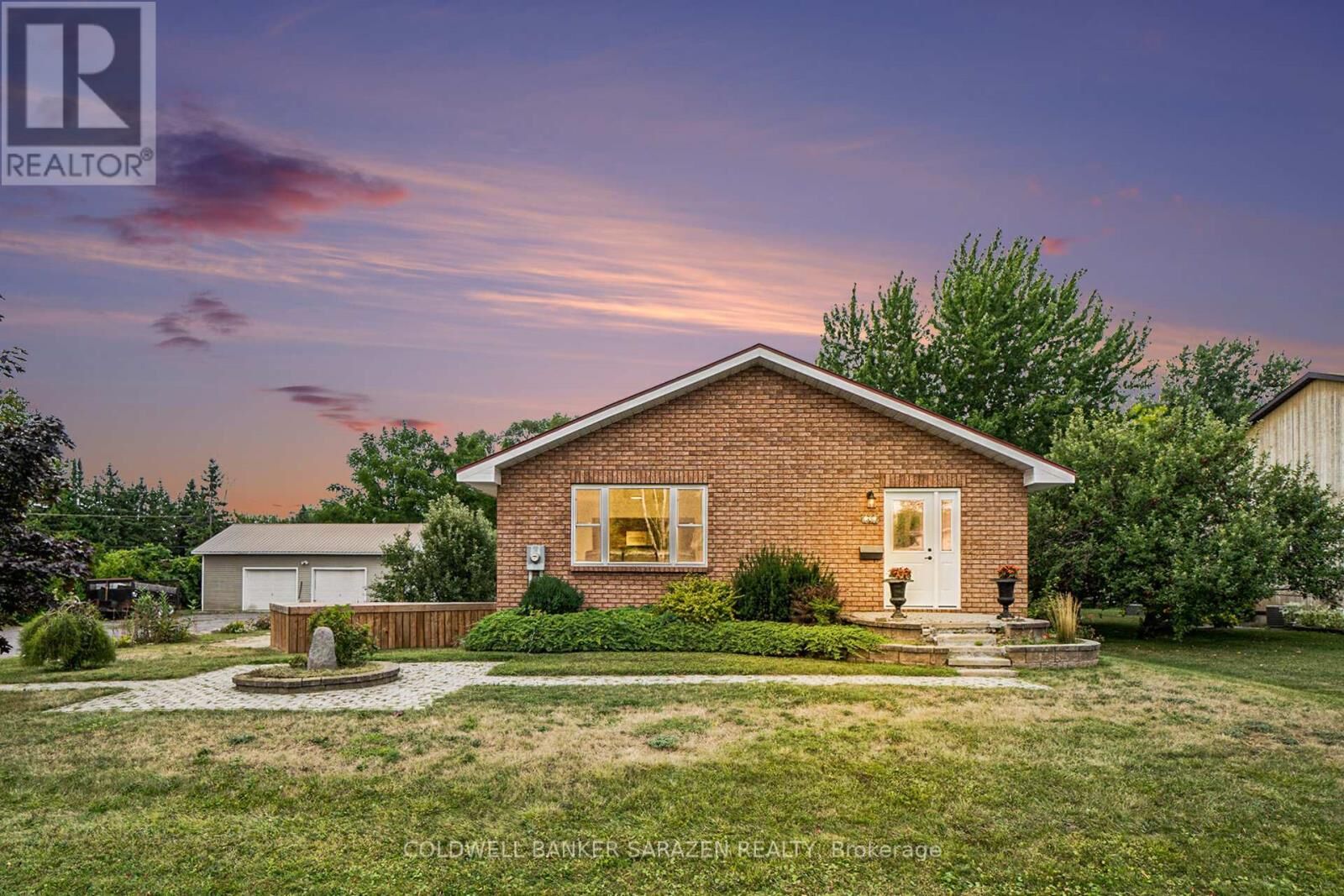 Property Photo:  20 Moore Street  ON K7S 1G4 