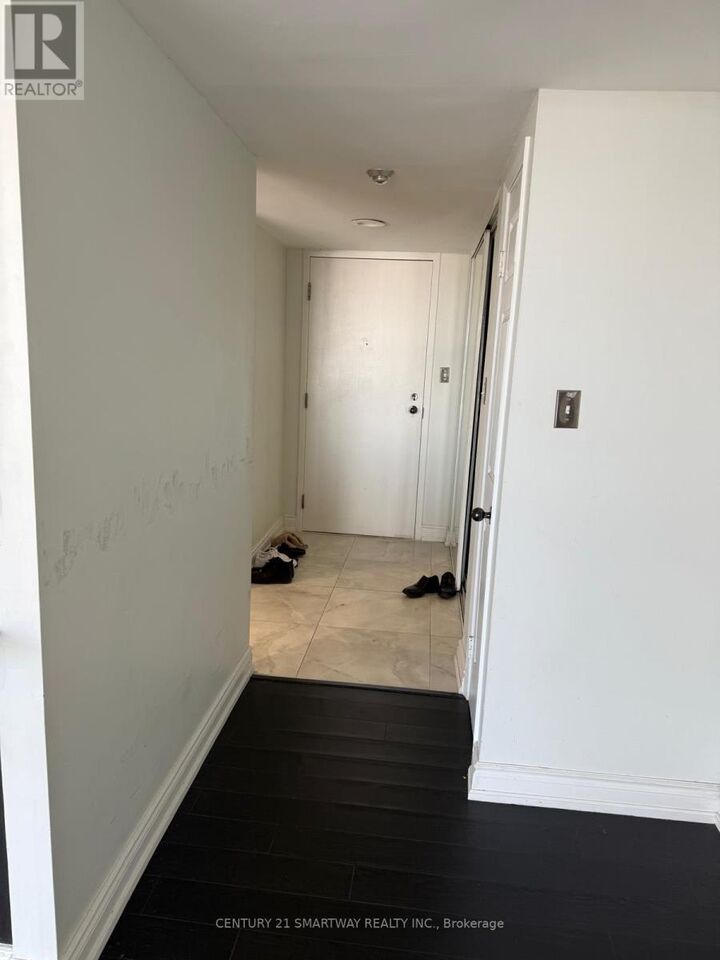 Property Photo:  50 Eglinton Avenue 605  ON L5R 3P4 