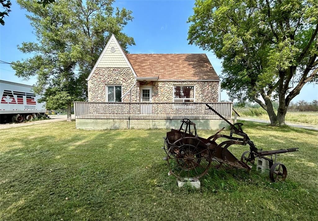 Property Photo: 747 Strathnaver Avenue MB R1A 4G4