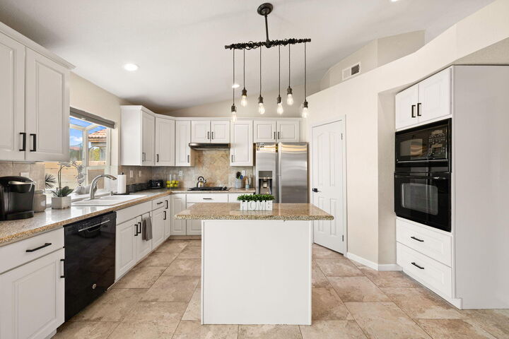 Property Photo: 42639 Devonshire Street CA 92211