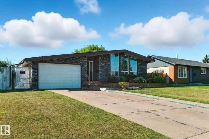 Property Photo: 7923 131A Avenue NW AB T5C 2A2