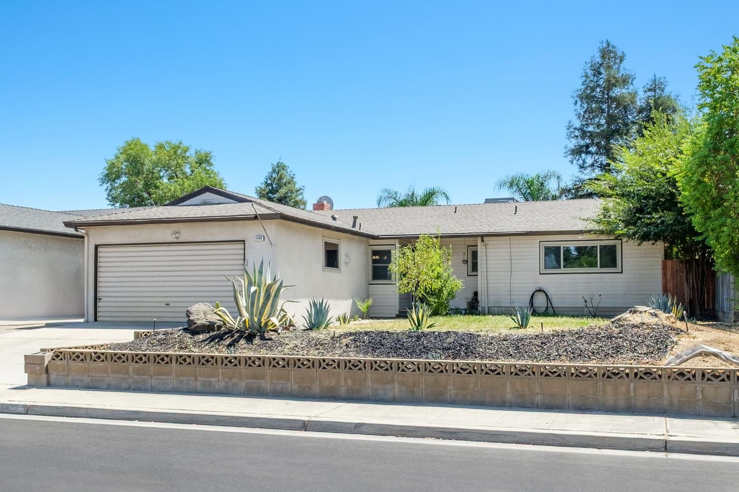 Property Photo:  1488 Alamos Avenue  CA 93611 