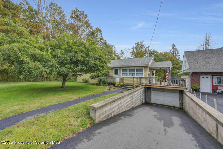 Property Photo:  794 State Route 690  PA 18444 