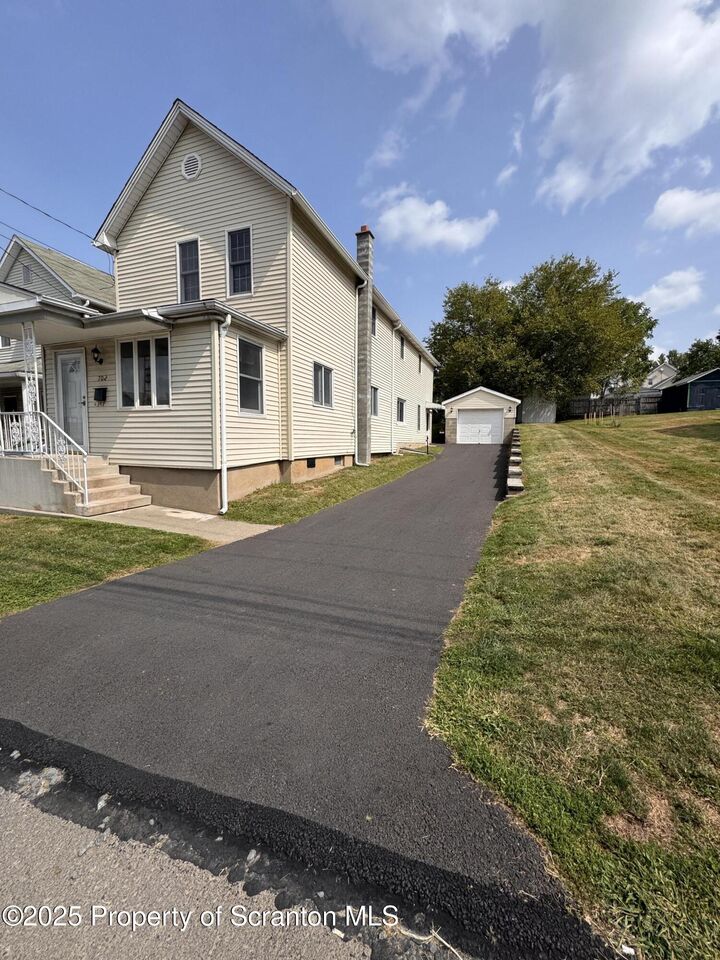 Property Photo: 702 E Lackawanna Avenue L 44 PA 18447