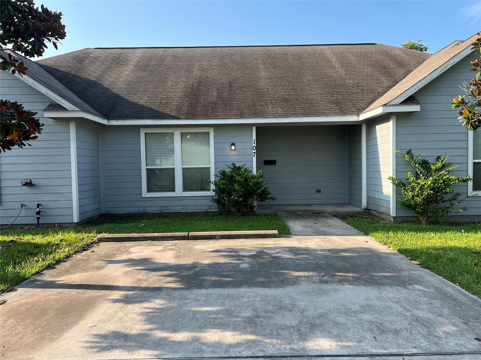 Property Photo:  107 Avenue C  TX 77562 