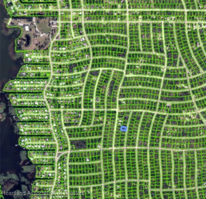 Property Photo: 320 Blue Heaven Drive FL 33852