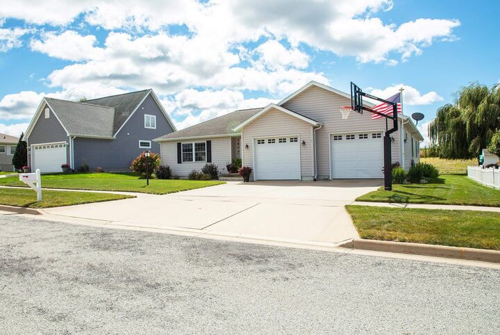 Property Photo: 3604 Monaghan Dr IA 50677