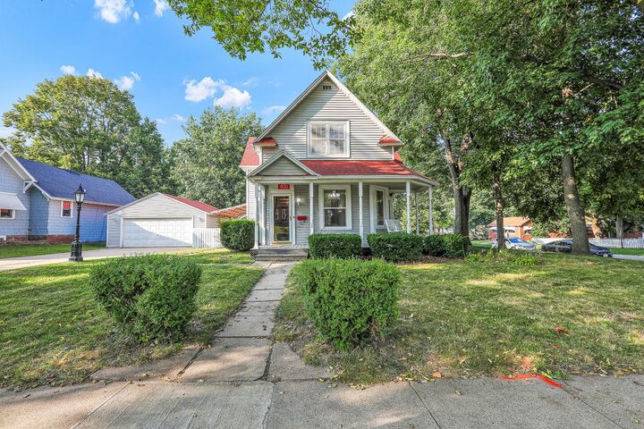 Property Photo:  400 Washington Street  IA 50219